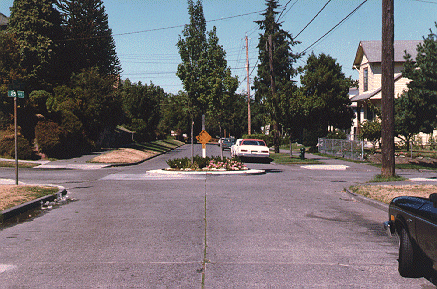 re0902a.gif (106349 bytes)